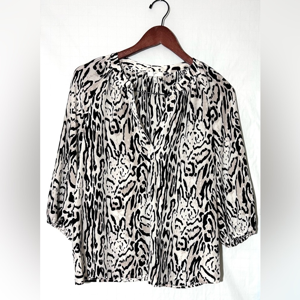 Joie 100% Silk Addie B Animal Print Blouse Split V-Neck Size x Small